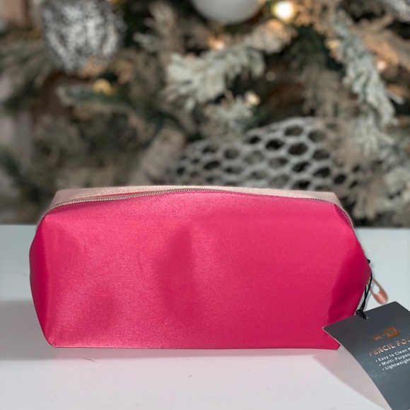 Me To We Pink Nylon Pencil Pouch NWT - Picture 3 of 3